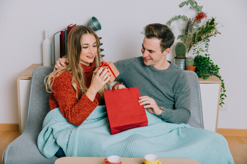 15 gifts that will make your girlfriend think you are so romantic.